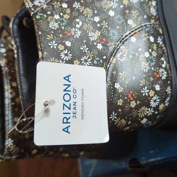 NWT Arizona Women's Falcon Black Multicolor Flat Heel Boots - Picture 5 of 7